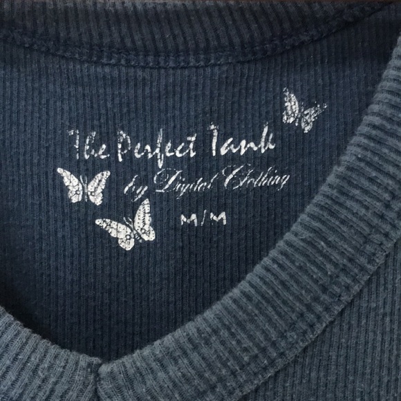 The Perfect Tank top - Picture 2 of 4